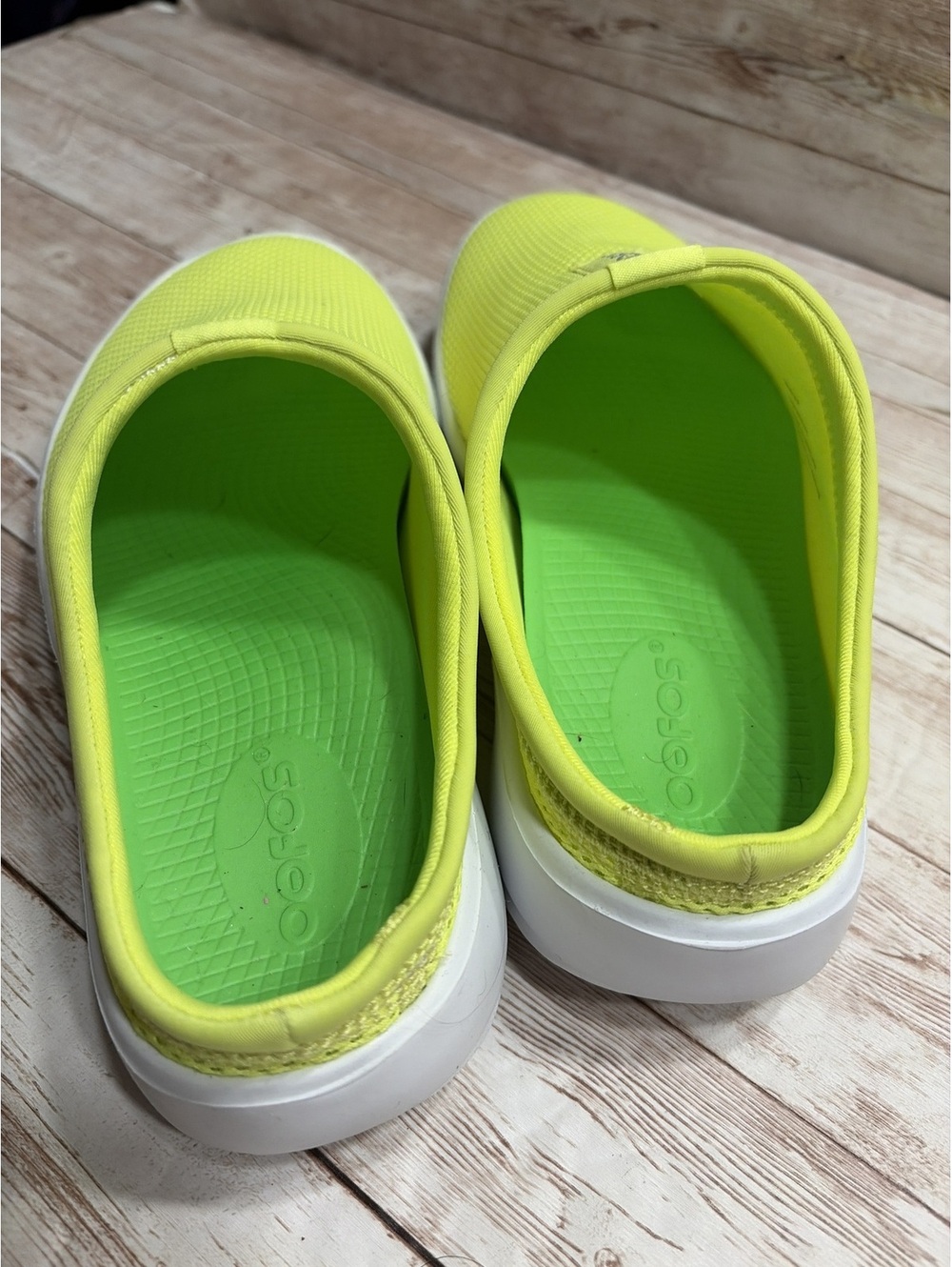 OOFOS OOfoam sole Electro neon-yellowWomen's OOcoozie Sport Mule - Picture 6 of 8
